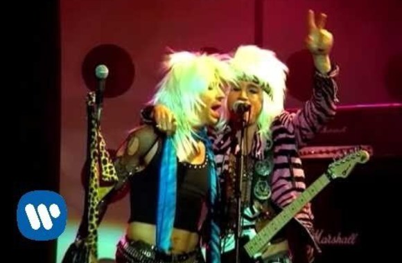 VIDEO kadras: Red Hot Chili Peppers - Dani California [Official Music Video]