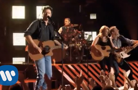 VIDEO kadras: Blake Shelton - All About Tonight (Official Video)