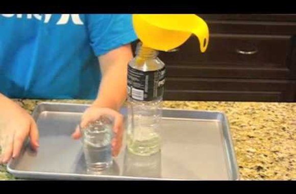 VIDEO kadras: Eksperimentas: kaip padaryti dramblių dantų pastą