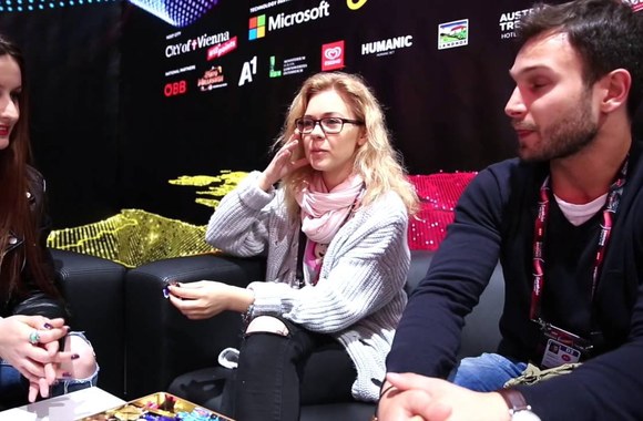 VIDEO kadras: Monikai Linkytei ir Vaidui Baumilai užsienio žurnalistų dėmesys