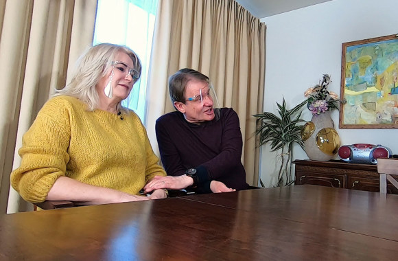 Gintaras Mikalauskas su žmona Jūrate aprodo naujus namus Palangoje / LNK nuotr.