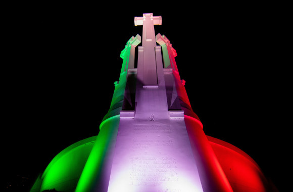 Lietuva pagerbė Italijos aukas: „Il Tricolore“ spalvomis nušvito Vilniaus statiniai/ Irmanto Gelūno nuotr.