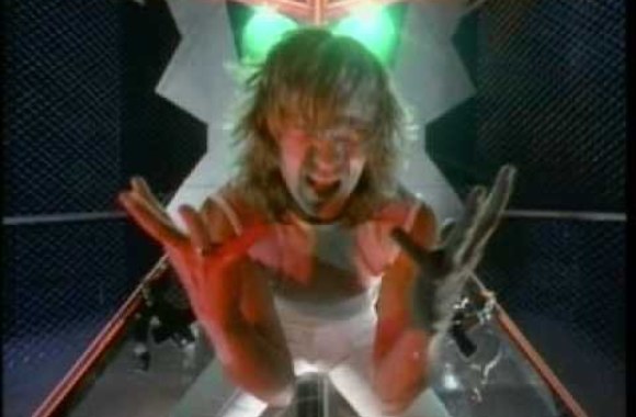 VIDEO kadras: Def Leppard - Foolin