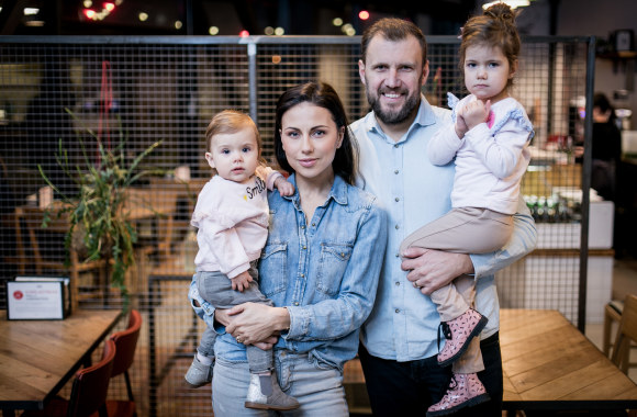 Žinomi žmonės neatsispyrė sočios vakarienė vilionėms/Organizatorių nuotr.