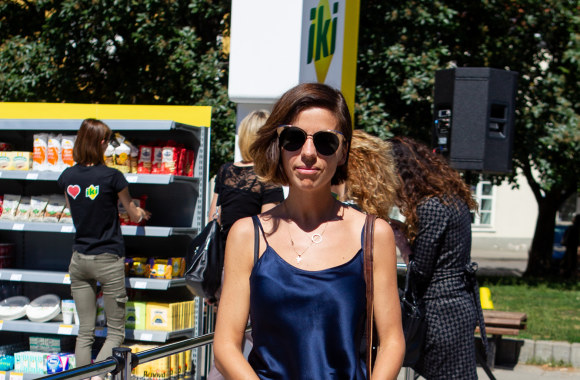 „IKI“ įrengė parduotuvę po atviru dangumi