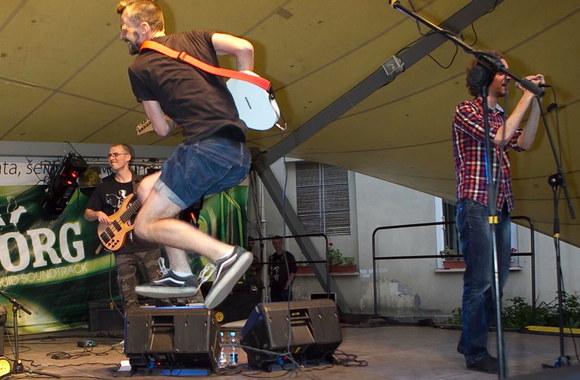 „Freaks on Floor“ koncerto akimirka