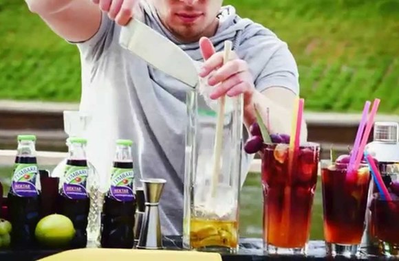 VIDEO kadras: VAROM kokteilio rekordo repeticija.
