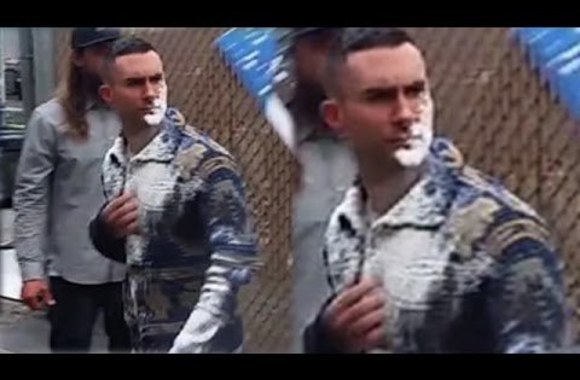 VIDEO kadras: Adamas Levine\'as prieš interviu buvo apibarstytas miltais