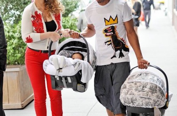 Dainininkė Mariah Carey su vyru Nicku Cannonu ir dvyniais