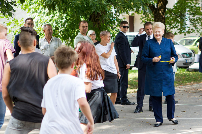 Prezidentė Dalia Grybauskaitė ir Jonas Valančiūnas atidarė paauglių dienos centrą / Pauliaus Peleckio nuotr.