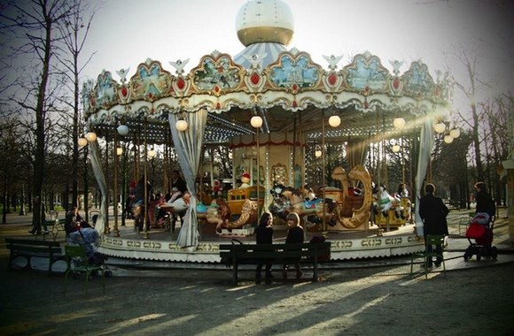 Taylor Swift ir Hailee Steinfeld Paryžiuje