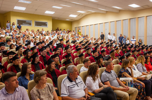 Vytauto Didžiojo universiteto (VDU) Švietimo akademijoje Vilniuje vyko diplomų teikimo šventė