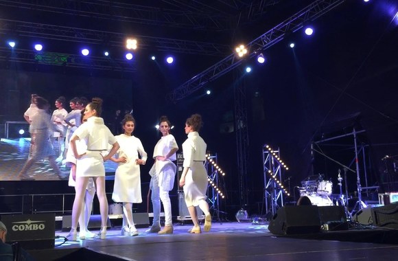 VIDEO kadras: „Kaunas Jazz“: mados ir nuotaikingas „Saulės kliošo“ pasirodymas