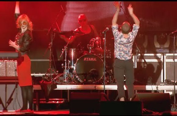 VIDEO kadras: Liūdni Slibinai - Varnos (gyvai Katedros aikštėje)