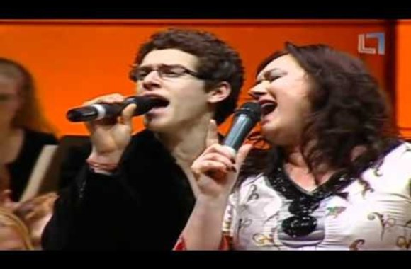 VIDEO kadras: Lietuvos dainininkė Rosita Čivilytė ir talentingas atlikėjas Donatas Montvydas