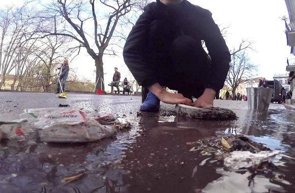 VIDEO kadras: Socialinė akcija Tomui Dobrovolskiui atminti