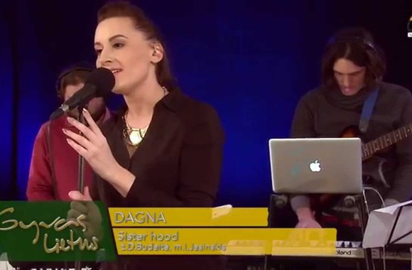 VIDEO kadras: GYVAS LIETUS-DAGNA \"Sister Hood\"