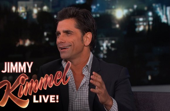 VIDEO kadras: Johnas Stamosas pranešė, kad „Pilna troba“ grįš į ekranus