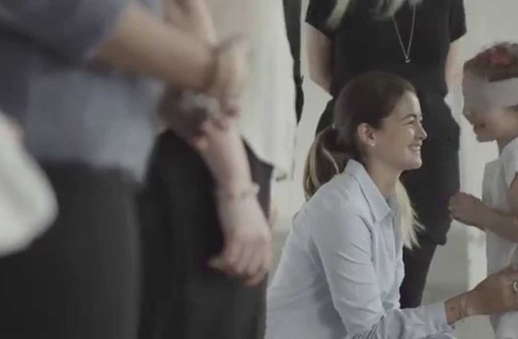 VIDEO kadras: Unikalus vaiko ir motinos ryšys