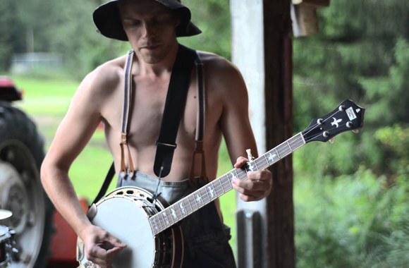 VIDEO kadras: Thunderstruck by Steve\'n\'Seagulls (LIVE)