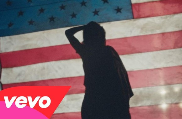 VIDEO kadras: Rihanna - American Oxygen