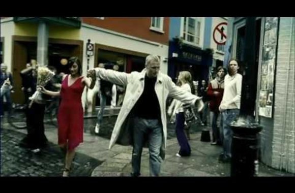 VIDEO kadras: Ronan Keating - I Love It When We Do