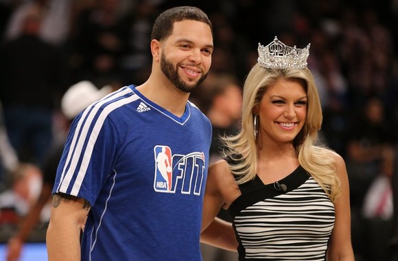 „Mis Amerika“ Mallory Hagan su Bruklino „Nets“ krepšininku Deronu Williamsu