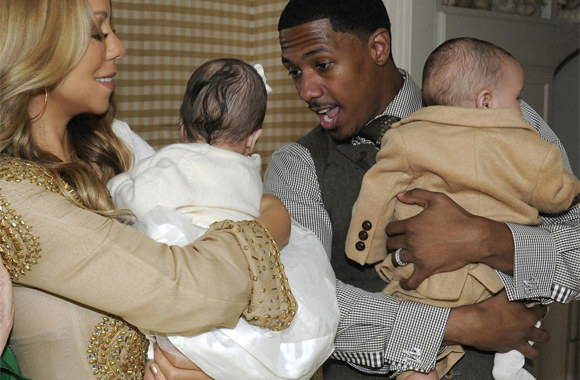 Mariah Carey su savo vyru Nicku Cannonu laiko savo vaikus.