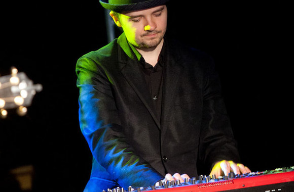 „Face white“ koncerto akimirka