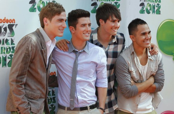 Loganas Hendersonas švenčia 24-ąjį gimtadienį (nuotraukoje antras iš kairės)