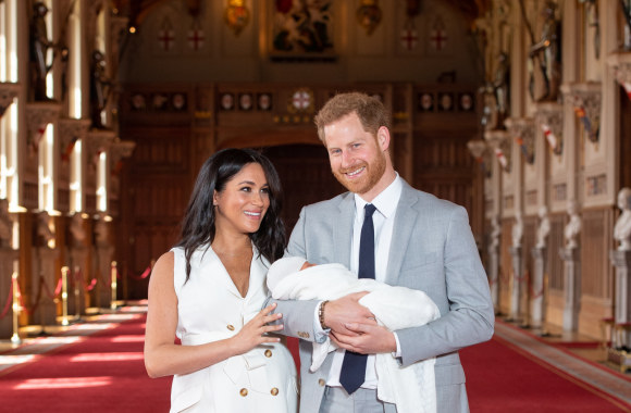 Meghan Markle ir princas Harry su mažyliu / „Scanpix“ nuotr.