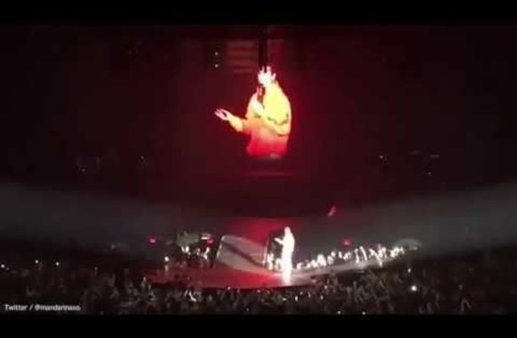 justin-bieber-throws-down-his-mic-and-storms-off-stage