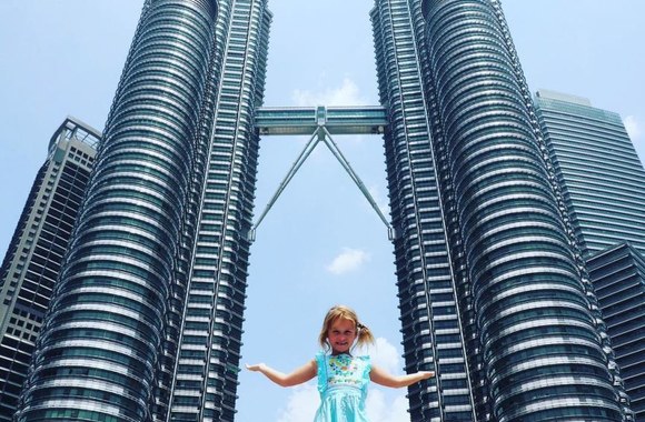 Evie Farrell ir jos dukters Emmie kelionės akimirka