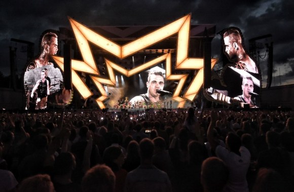 Robbie Williamso koncerto akimirka