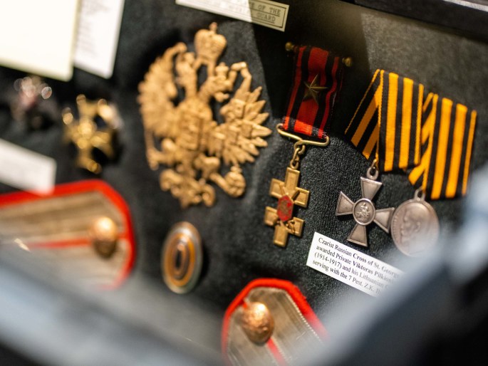 Buvusio FTB agento, išeivijos lietuvio Henry Lazarus Gaidžio kolekcija – viena didžiausių kada nors Lietuvai padovanotų muziejinių kolekcijų / S. Samono / LNM nuotr.