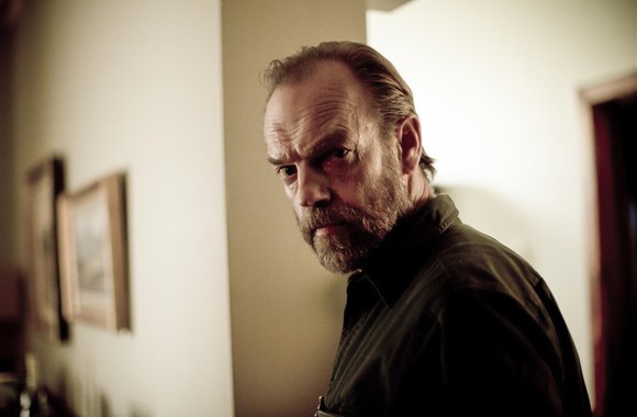 Hugo Weavingas filme „Svetima šalis“