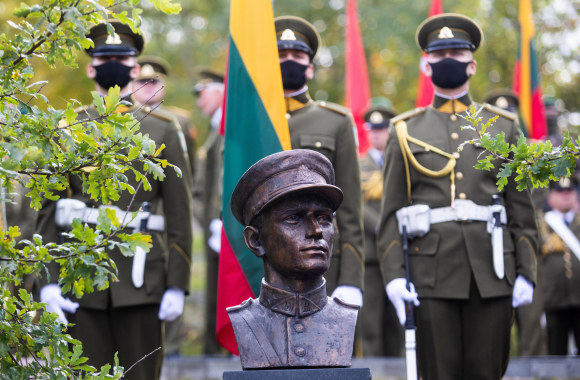 Pristatytas paminklas partizanų vadui Adolfui Ramanauskui-Vanagui / Irmanto Gelūno / „ŽMONĖS Foto“ nuotr.