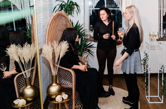 Vestuvinių suknelių pristatymo akimirka