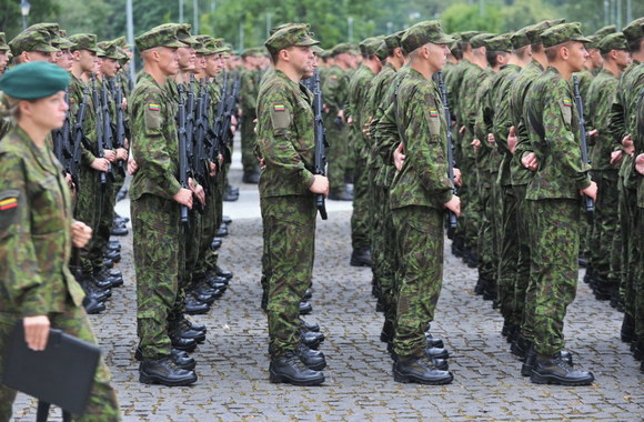 Kariai davė priesaiką Tėvynei