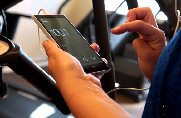 VIDEO kadras: Simona Albavičiūtė-Bandita: telefono nepaleidžiu net diskotekose