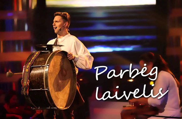 VIDEO kadras: Edgaras Lubys ir ansamblis \"Lietuva\" - Parbėg laivelis