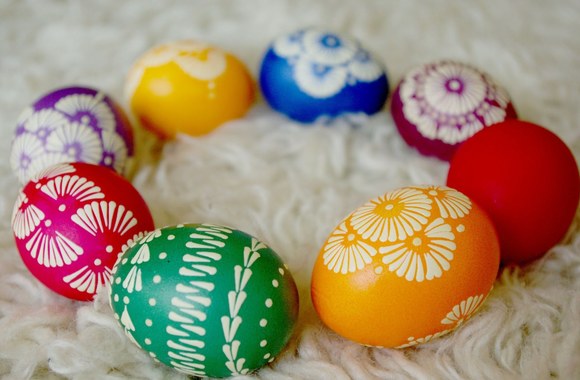 VIDEO kadras: Tradiciniai margučiai XXI amžiuje. 2 dalis: dažymas