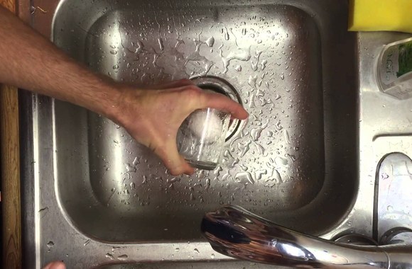 VIDEO kadras: Kaip nulupti kiaušinį akimirksniu