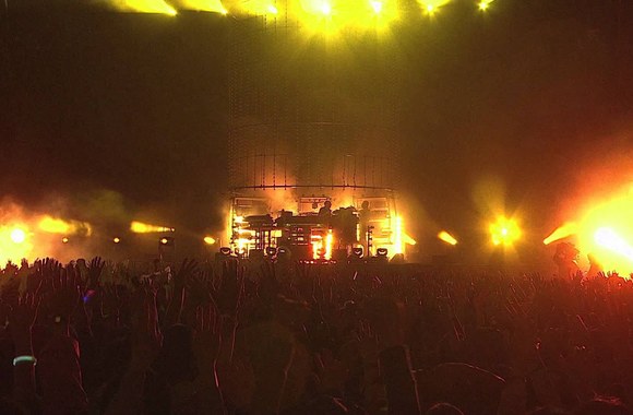 VIDEO kadras: The Chemical Brothers - Star Guitar (Live from Japan)