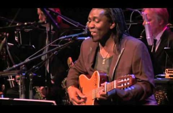 VIDEO kadras: Metropole Orkest - MULEMA (Richard Bona)
