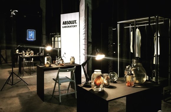 Įžymybės naktį praleido chemijos laboratorijoje