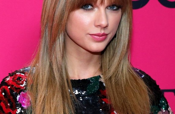 Taylor Swift švenčia 24-ąjį gimtadienį