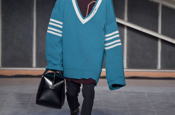 „Raf Simons“ 2016 m. rudens-žiemos kolekcijos modelis