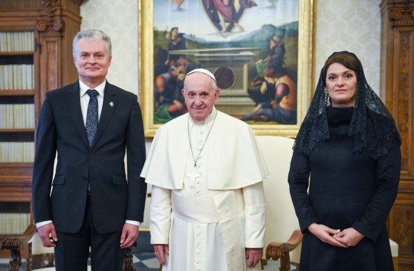 Prezidentas Gitanas Nausėda su žmona aplankė Popiežių / R. Dačkaus nuotr.