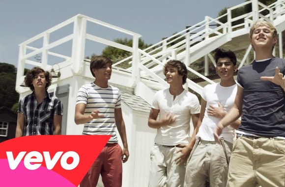 VIDEO kadras: One Direction - What Makes You Beautiful